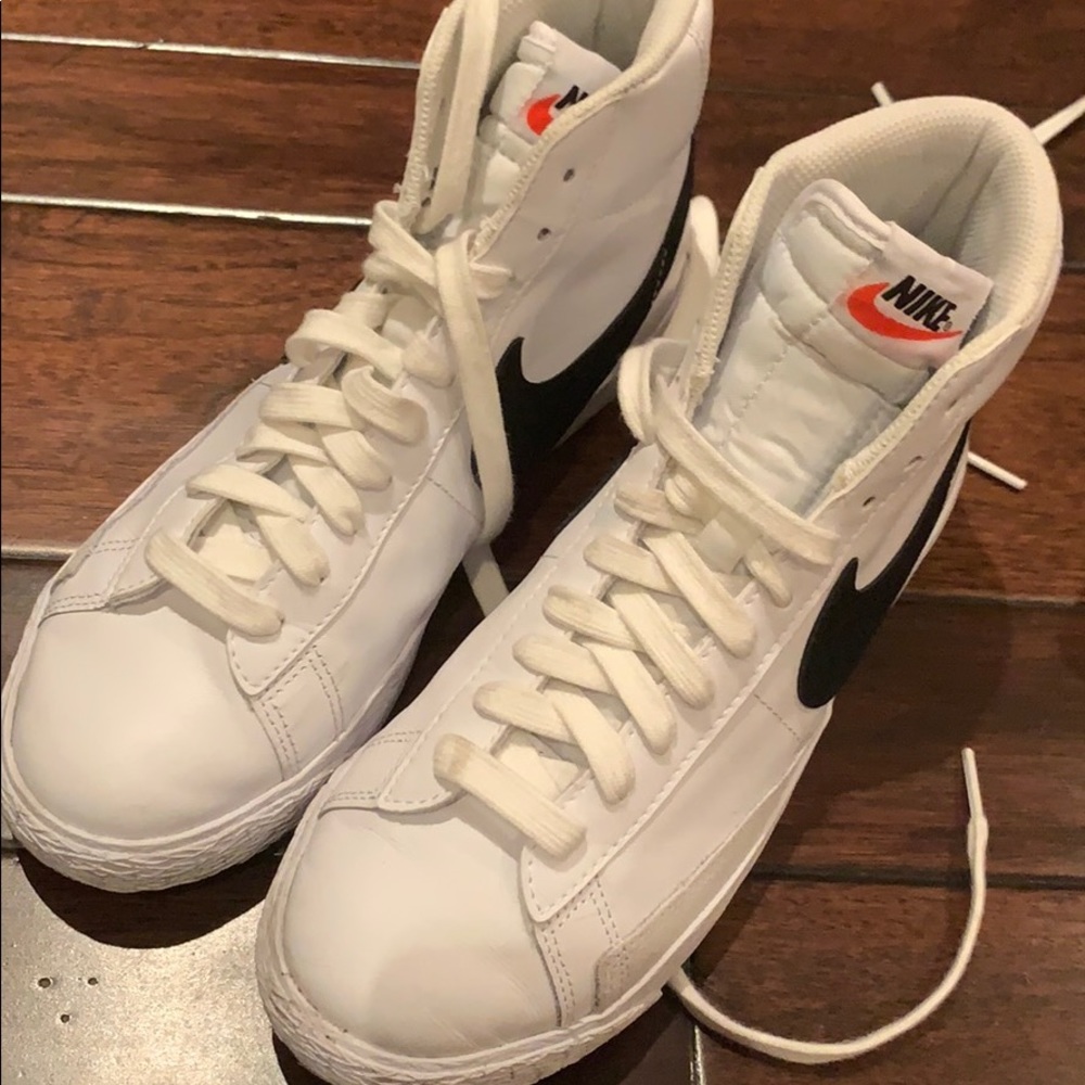 Worn once Nike blazers size 8 in women’s, 6 youth